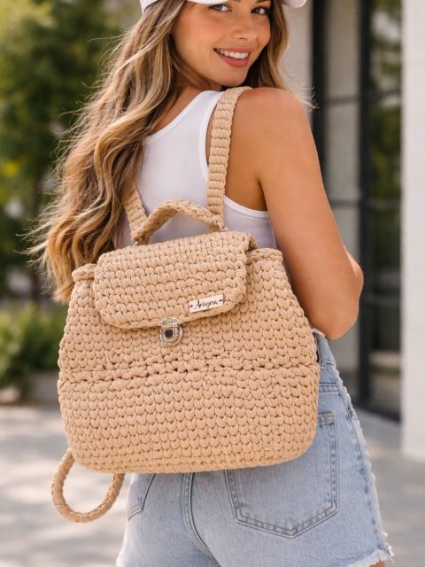 Minimal, chic, handmade 🤍✨
Lo zainetto perfetto per accompagnarti ovunque, con uno stile semplice ma d’impatto.

Realizzato a mano con cura e dettagli raffinati, è l’accessorio ideale per chi ama la comodità senza rinunciare all’eleganza 🧵

Versatile, leggero e unico… proprio come te 🤍

#handmade #zainetto #stileminimal #artigianatoitaliano #fashionbag lookgiorno madeinitaly styleinspo